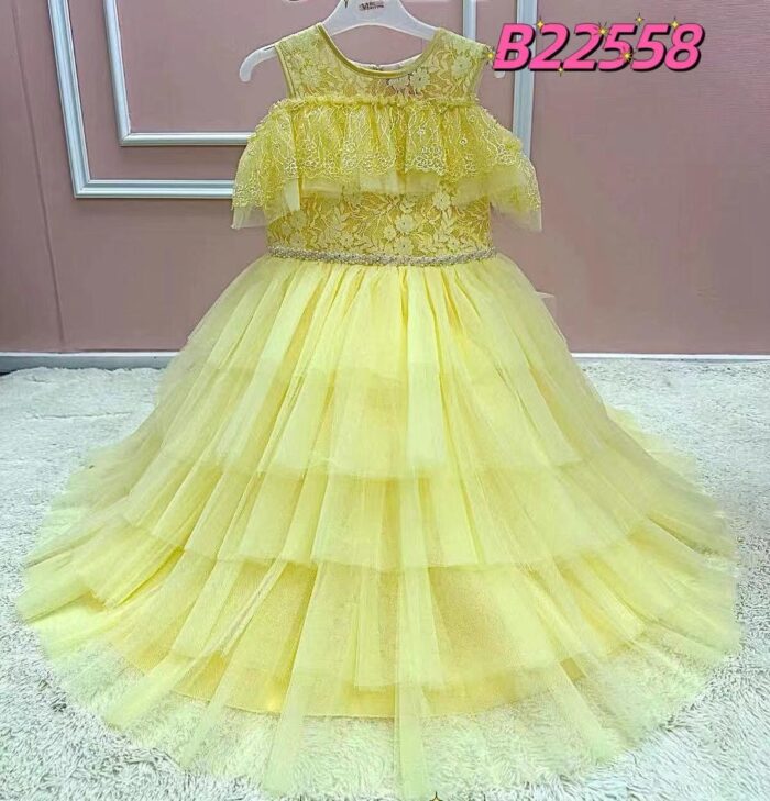 PRINCESS YELLOW DRESS GOWN  age 6 to 7