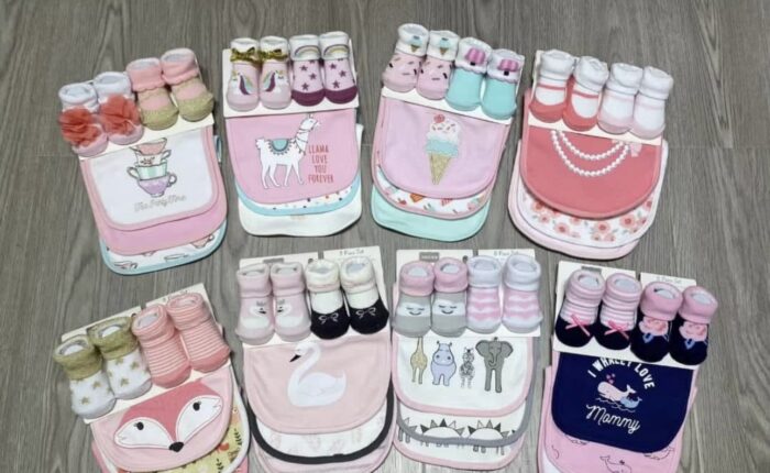 BIBS AND SOCKS SET